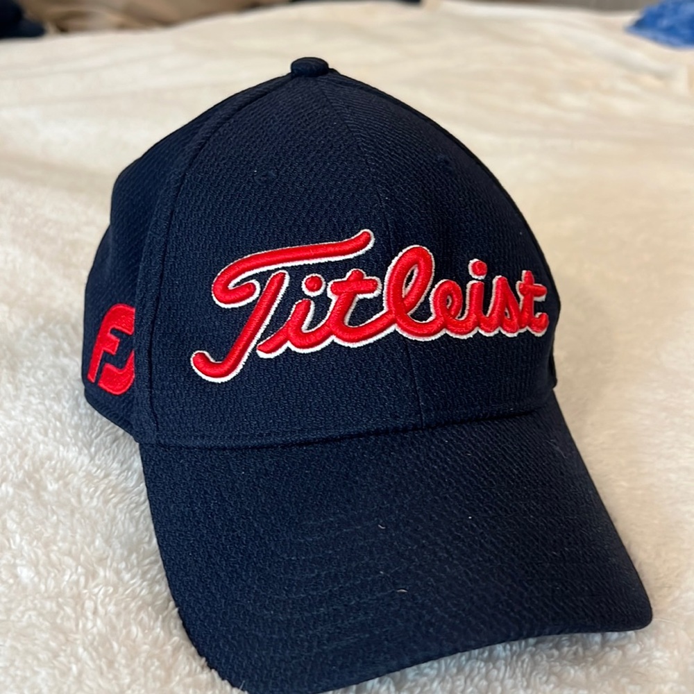 Titlelist hat